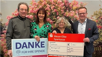 Übergabe eines Spendenschecks