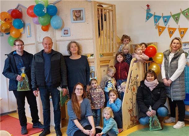 Neues Spielhaus für den Kindergarten Köhlen spendiert