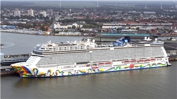Ein Schiff im Hafen von Bremerhaven
