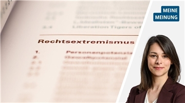 Blatt Papier mit der Aufschrift "Rechtsextremismus"