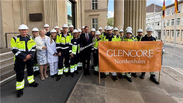 Eine Delegation von Glencore Nordenham gratuliert in Hannover dem neuen Ministerpräsidenten Olaf Lies.