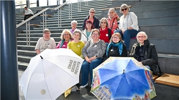 „Omas gegen Rechts“ aus Erfurt besuchen Bremerhaven