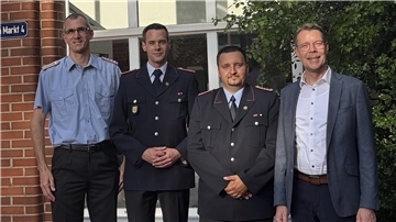 Die beiden neuen Ortsbrandmeister für Wilstedt und Weertzen, Thomas Tralau und Patrick Klose bei ihrer Ernennung mit Bürgermeister Henning Fricke und Gemeindebrandmeister Torben Wilshusen