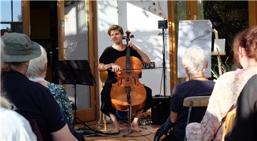 Cello-Konzert mit Lynda Cortis im Glashaus Dorum