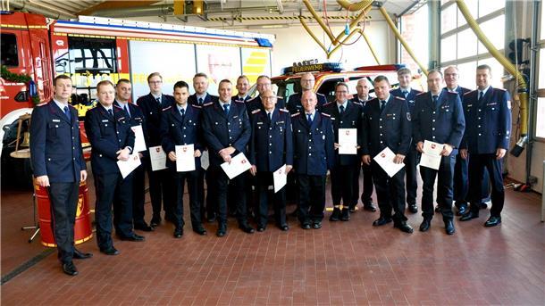 Feuerwehr-Mitglieder mit Hochwasser-Ehrennadel ausgezeichnet