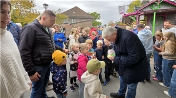 Bürgermeister Höyns eröffnet den Markt in 