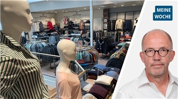 Schaufensterpuppen in einem Modegeschäft. Das Modehaus Büsing Nordenham schließt im Sommer 2026.