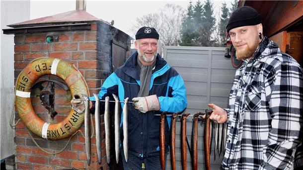 Fisch frisch aus dem Räucherofen