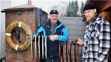 Fisch frisch aus dem Räucherofen