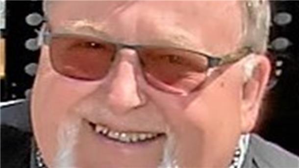 Pandemie erzeugt Bedürfnis nach Begegnung und Respekt Mann mit Brille