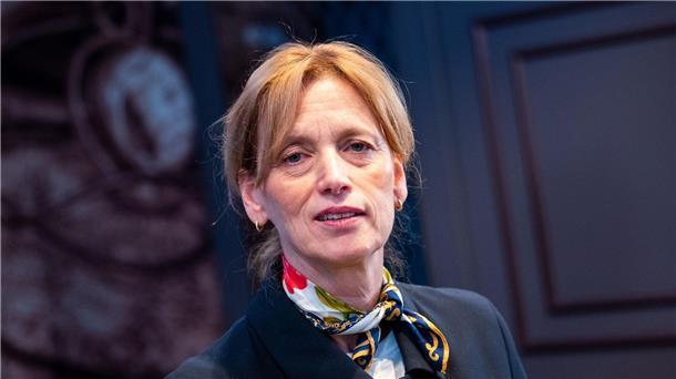 Bildungsministerin Karin Prien ist offen für die Idee einer Obergrenze für Kinder mit Migrationshintergrund an Schulen - sie setzt aber auch auf ausreichende Sprachkenntnisse zur Einschulung. (Archivbild)
