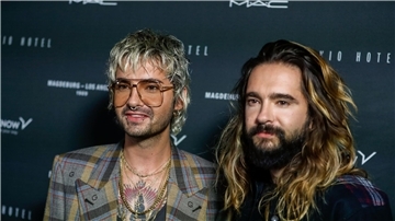 Bill (l) und sein Bruder Tom Kaulitz bei einer Veranstaltung in Berlin.