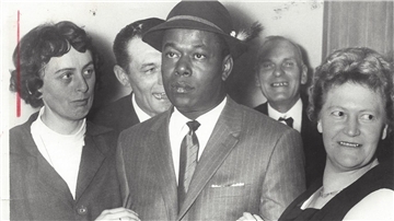 Billy Mo (1923-2004) in Blexen im Jahr 1965. Der Jazz-Trompeter und Schlagersänger trat über viele Jahre immer wieder bei Gallasch in Blexen auf.