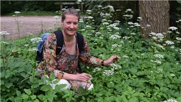 Biologin Babette Fischer kennt sich in Flora und Fauna aus