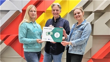 Birte Meyer, Schulleiter Jan Lückert und Stefanie Karper freuen sich über die Akkreditierung für Erasmus+.