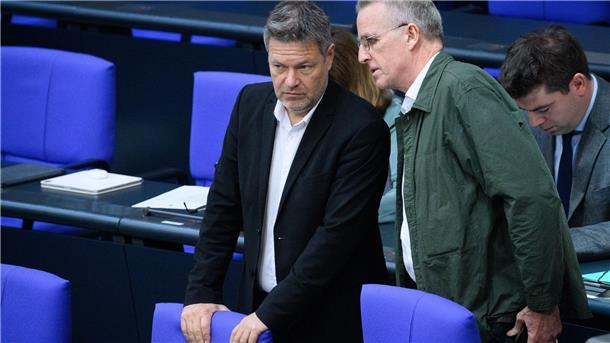 Bis Mai arbeitete Wenzel (r) als Staatssekretär im Team von Ex-Wirtschaftsminister Habeck. (Archivbild)