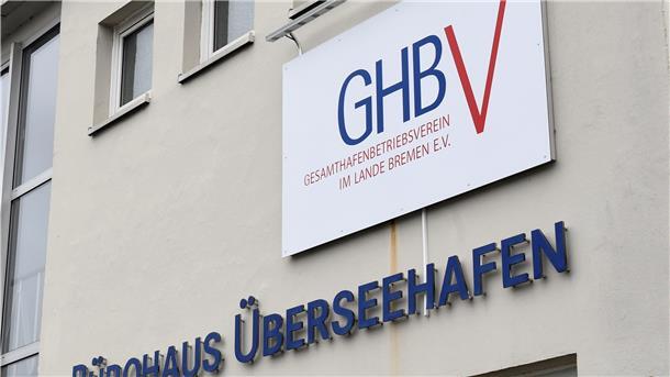 Bis zur Jahresmitte soll der Gesamthafenbetriebsverein das Insolvenzverfahren abgeschlossen haben. 140 Stellen im gewerblichen Bereich und 11 Stellen in der Verwaltung werden gestrichen.