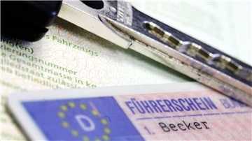 Bisher können Ärztinnen und Ärzte fahrungeeignete Personen den Behörden melden, wenn sie „Gefahr in Verzug“ feststellen.