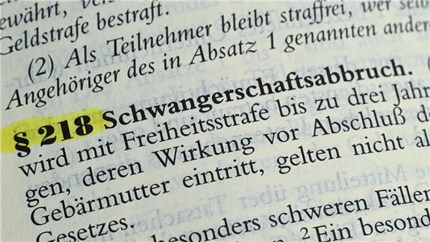 Bisher steht Schwangerschaftsabbruch im Strafgesetzbuch.