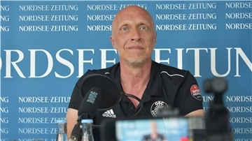 Björn Böning (52), Trainer der ersten Herrenmannschaft des OSC Bremerhaven hatte die Gelegenheit, im NZ-EM-Studio die Fragen zu beantworten, die sonst dem Bundestrainer vor einem Spiel gestellt werden.