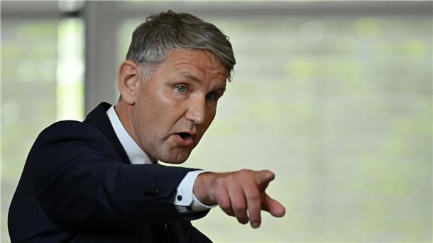 Björn Höcke ist der Vorsitzende der Thüringer AfD, die als gesichert rechtsextrem eingestuft wird.