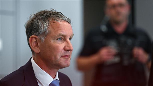Prozess gegen Höcke wegen Nazi-Parole dauert länger Björn Höcke muss sich erneut wegen der Verwendung einer verbotenen Losung der SA verantworten.