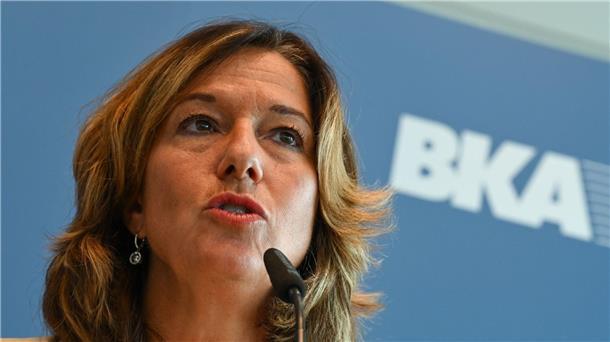 Gefahr von Cyber-Angriffen auf Unternehmen bleibt hoch BKA-Vizepräsidentin Martina Link stellte im Bundeskriminalamt das „Bundeslagebild Cybercrime 2022“ vor.