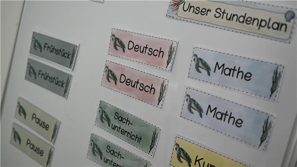 Studie: Mädchen wissen weniger über Wirtschaft als Jungen Blau für Jungs? Schüler sind der Studie nach interessierter an Mathematik und Wirtschaft. (Archivbild)