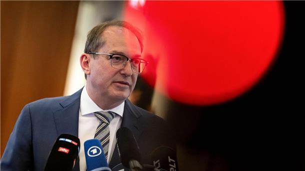 Bleibt bei seinen Bedenken gegen einen AfD-Verbotsantrag: Alexander Dobrindt. (Archivbild) 