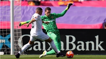 Bleibt dem FC Barcelona erhalten: Torwart Wojciech Szczesny (hinten).