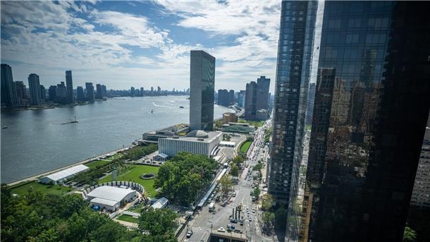 UN-Gipfel: Ja zu Entwicklungszielen - doch wenig Fortschritt Blick auf das Gebäude der Vereinten Nationen in New York. Für die Generaldebatte der UN-Vollversammlung haben sich über 140 Staats- und Regierungschefs angekündigt.