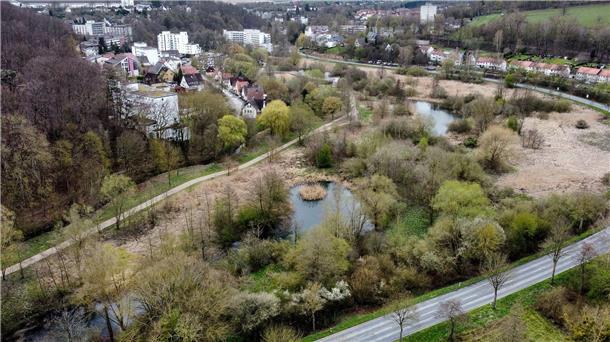 Bürgermeisterwahl ungültig: Rat prüft Berufung Blick auf das Gelände der Landesgartenschau Bad Gandersheim mit dem Auepark im Vordergrund und Teilen der Stadt im Hintergrund.