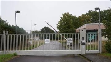 Blick auf das Gelände eines ehemaligen Bundeswehr-Bunkers in Traben-Trarbach, der als Cyber-Bunker bekannt wurde.