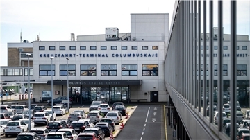 Blick auf das Kreuzfahrtterminal an der Columbuskaje. Die Global Ports Holding wird das Terminal zum 1. Januar 2025 übernehmen.