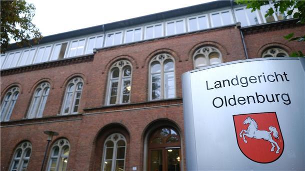 Ehemaliger Betreuer gesteht Missbrauch einer 13-Jährigen Blick auf das Landgericht Oldenburg.