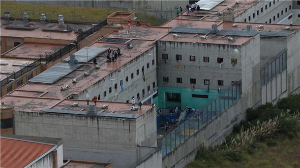 Blick auf das Turi-Gefängnis, wo Dutzende von Gefängniswärtern und Polizisten von den Insassen entführt wurden.