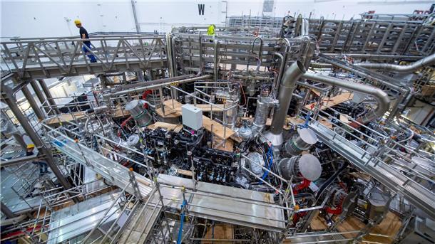 Kernfusion - Hype oder Lösung der Energieprobleme? Blick auf den Forschungsreaktor „Wendelstein 7-X“ im Max-Planck-Institut für Plasmaphysik.
