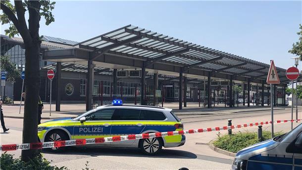 Mann gesteht Armbrust-Attacke an Bahnhof Blick auf den Peiner Bahnhof nach der Attacke.