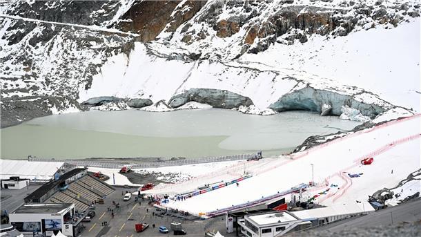 Gletscher-Messungen in Österreich zeigen Rekord-Schmelze Blick auf die Abrisskante des Gletschers und der Zielbereich der Alpinen Ski-Weltcupstrecke am Rettenbachferner in Tirol.