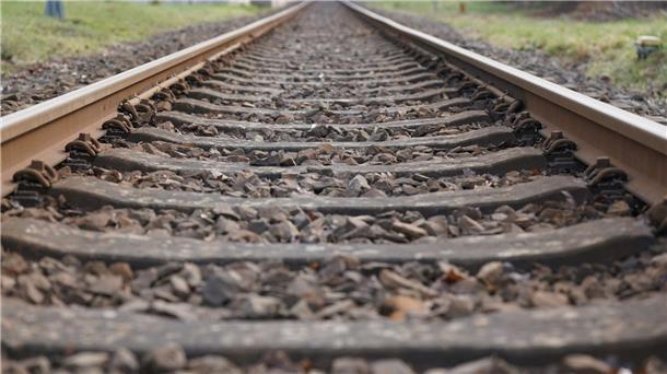 Bahnstrecke zwischen Hannover und Minden gesperrt Blick auf die Bahngleise.