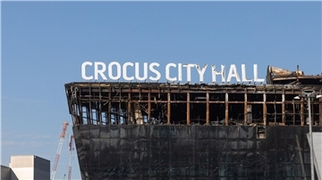 Blick auf die bei einem Terroranschlag  beschädigte Konzerthalle Crocus City Hall. Bei dem Anschlag vom vergangenen Freitag waren mehr als 140 Menschen getötet und hunderte verletzt worden, als Bewaffnete in der Konzerthalle Crocus City Hall um sich schossen.