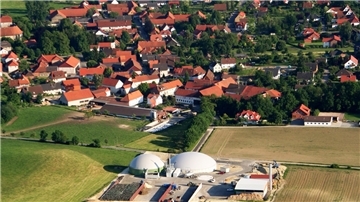 Blick auf die Bioenergieanlage des bundesweit ersten Bioenergiedorfes Jühnde im Kreis Göttingen. So wie hier könnte es in Zukunft auch im Landkreis Cuxhaven aussehen, sagt Expertin Dr. Swantje Eigner-Thiel.