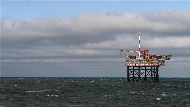 EWE vertreibt Erdgas aus der Nordsee vor Borkum Blick auf die Bohrinsel des niederländischen Unternehmens One-Dyas in der Nordsee.