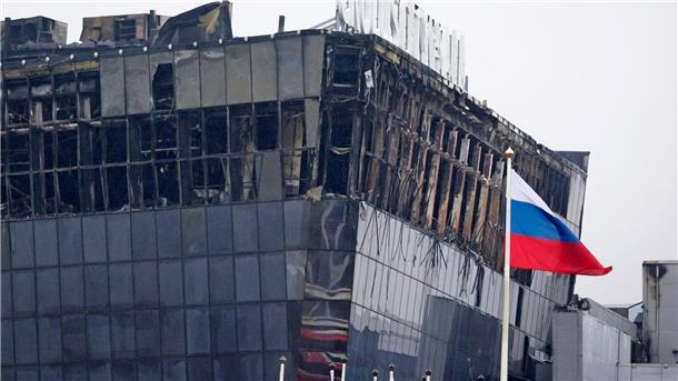 Weiterer Haftbefehl nach Terroranschlag in Moskau Blick auf die Crocus City Hall im Nordwesten Moskaus nach dem Terroranschlag. Mindestens 139 Menschen wurden getötet, rund 200 weitere verletzt.