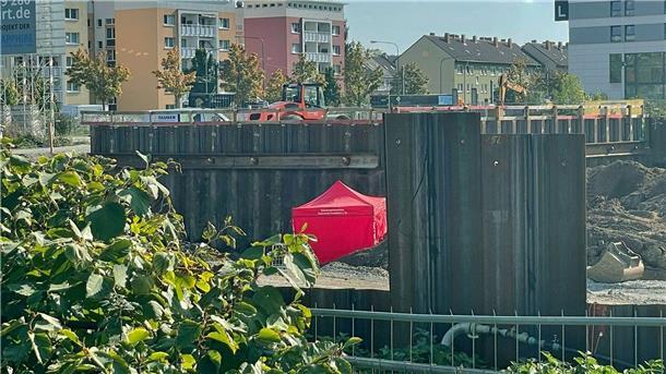 Bombenfund: 20.000 Frankfurter müssen ihre Wohnung verlassen Blick auf die Fundstelle einer 500-Kilogramm-Bombe aus dem Zweiten Weltkrieg im Stadtteil Bockenheim.