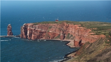 Blick auf die Hochseeinsel Helgoland.