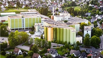 Blick auf die Krombacher-Brauerei in Kreuztal. Das Unternehmen hat den Bierabsatz wieder gesteigert.