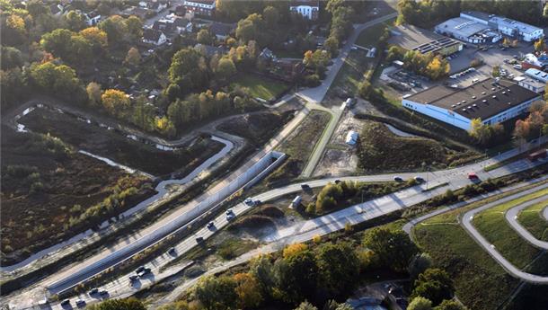 Blick auf die östliche Einfahrt im Bereich Bredenmoor. Hier geht es vom Autobahnzubringer in Richtung Hafen.