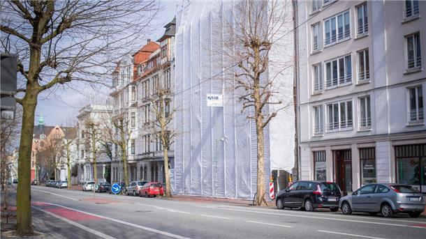 Insolvenzverfahren eröffnet: Warum A & A Bau nicht gerettet werden kann Hausfassade in der Hafenstraße