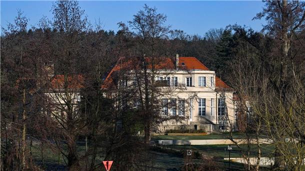 Auszeichnung für Theaterstück über Potsdamer Rechten-Treffen Blick auf ein Gästehaus in Potsdam, in dem AfD-Funktionäre sowie einzelne Mitglieder der CDU und der erzkonservativen Werteunion an einem Rechten-Treffen teilgenommen haben.